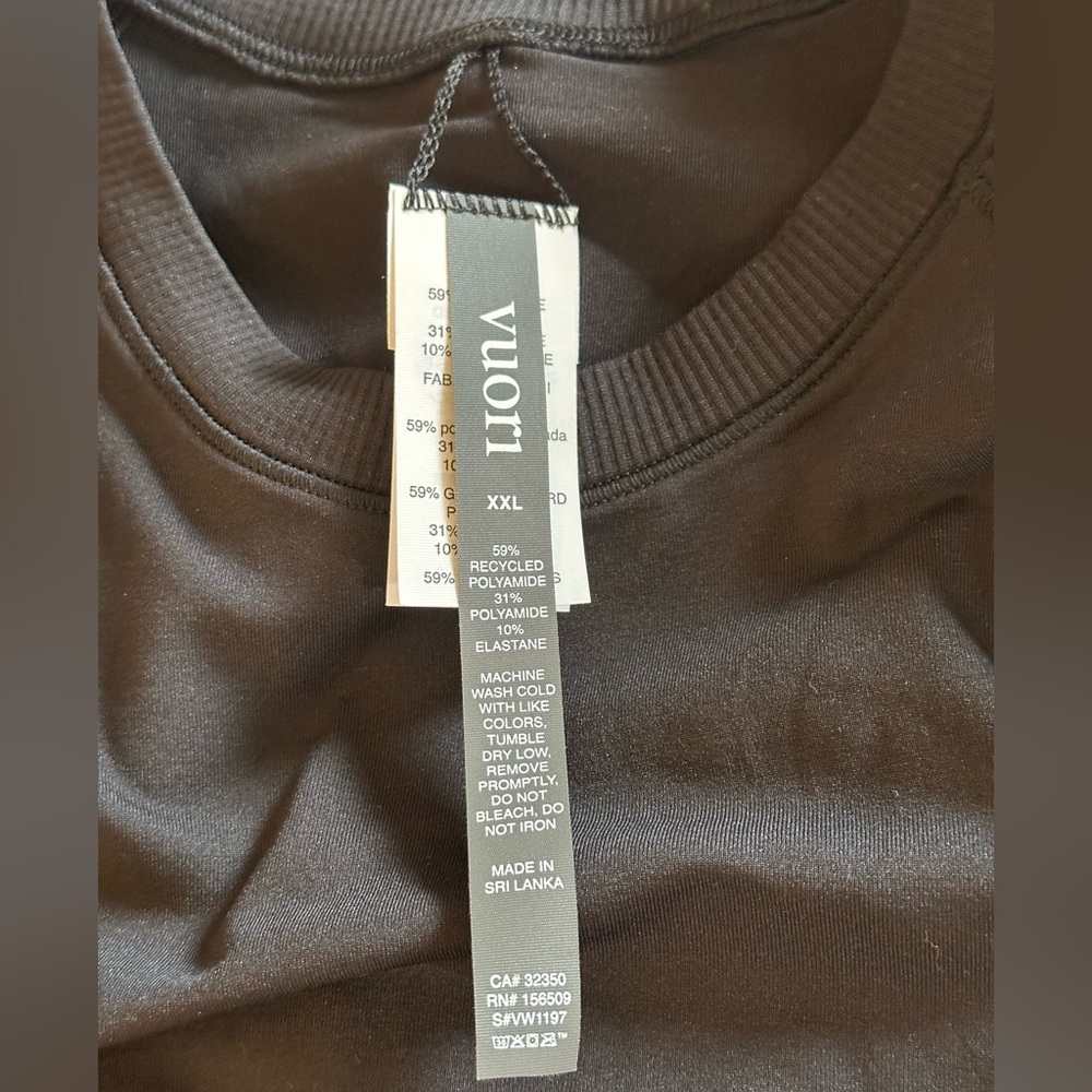 NWT sz XXL Vuori Black seamless surge tee stretch wicking material free neck - Picture 8 of 8